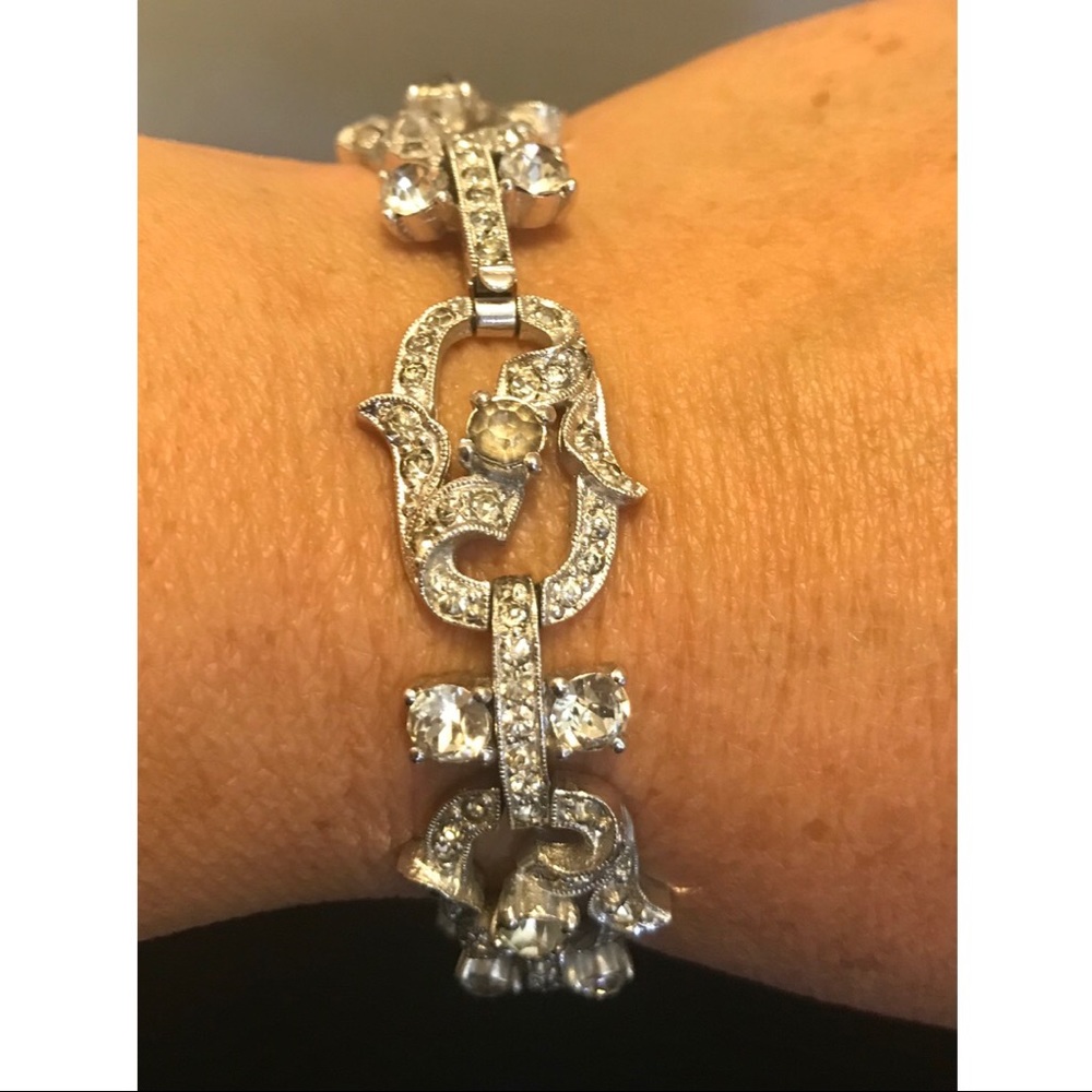 Bracelet with clear rhinestone